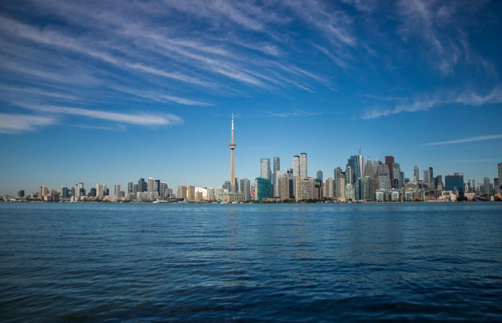 Tính điểm CRS định cư Canada — toàn cảnh thành phố Toronto