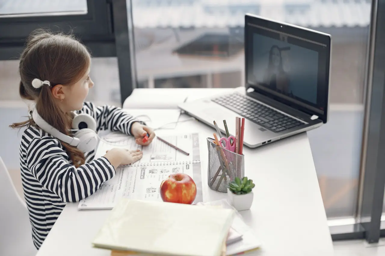 Enrolling Children in US Schools Upon Initial Settlement