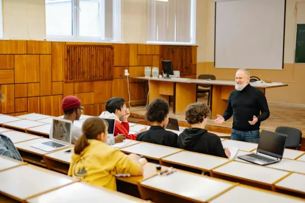 German Integration Course: Language Learning and Social Understanding
